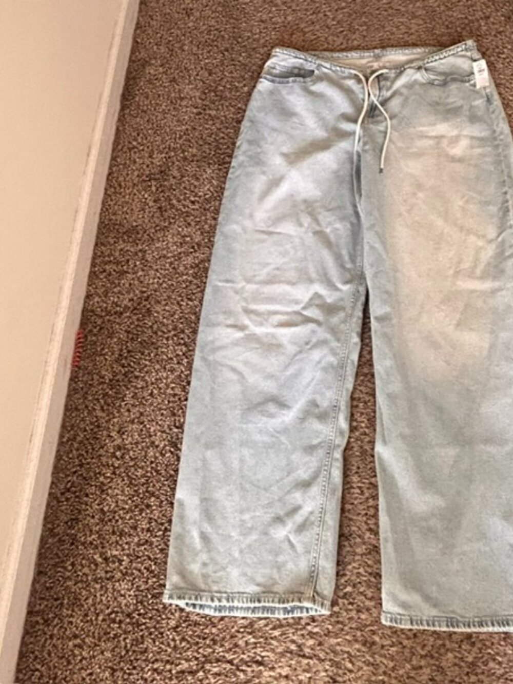 GAP 90's Loose Low-Rise Jeans. Size 33/16